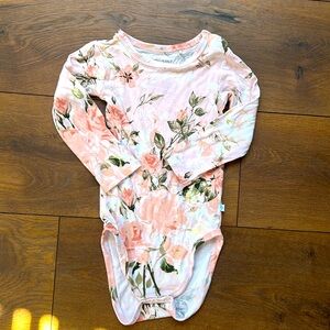Like new Posh Peanut 2T bodysuit🌸